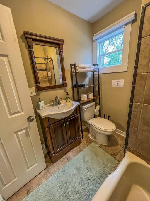 Historic Coastal Haven- Pet Friendly Fast Wi-Fi Villa Norfolk Exterior photo