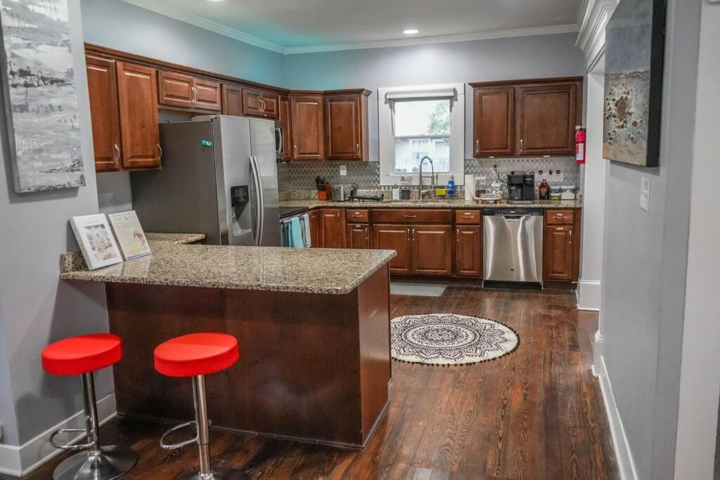 Historic Coastal Haven- Pet Friendly Fast Wi-Fi Villa Norfolk Exterior photo