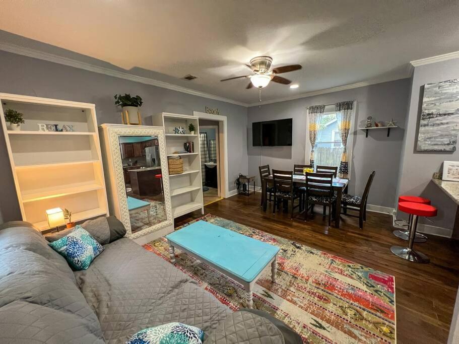 Historic Coastal Haven- Pet Friendly Fast Wi-Fi Villa Norfolk Exterior photo