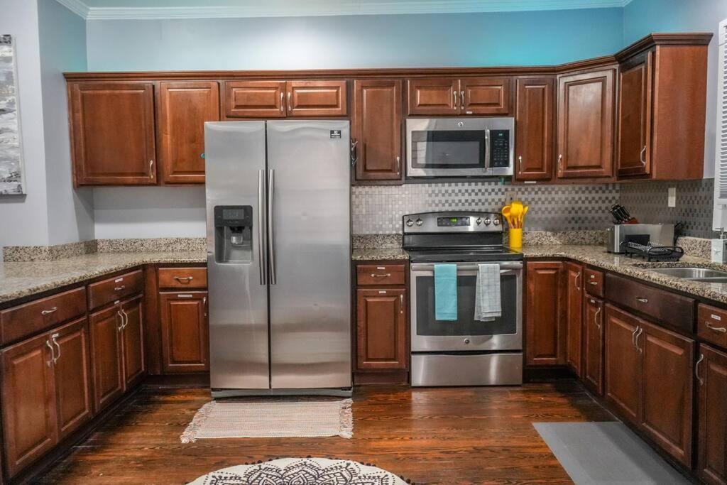 Historic Coastal Haven- Pet Friendly Fast Wi-Fi Villa Norfolk Exterior photo