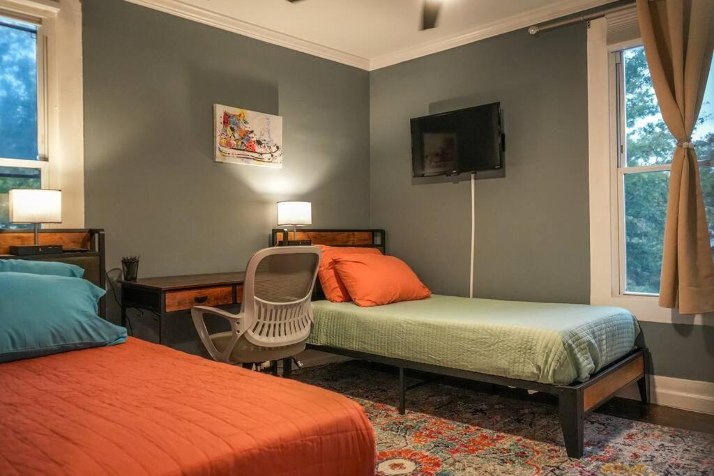 Historic Coastal Haven- Pet Friendly Fast Wi-Fi Villa Norfolk Exterior photo
