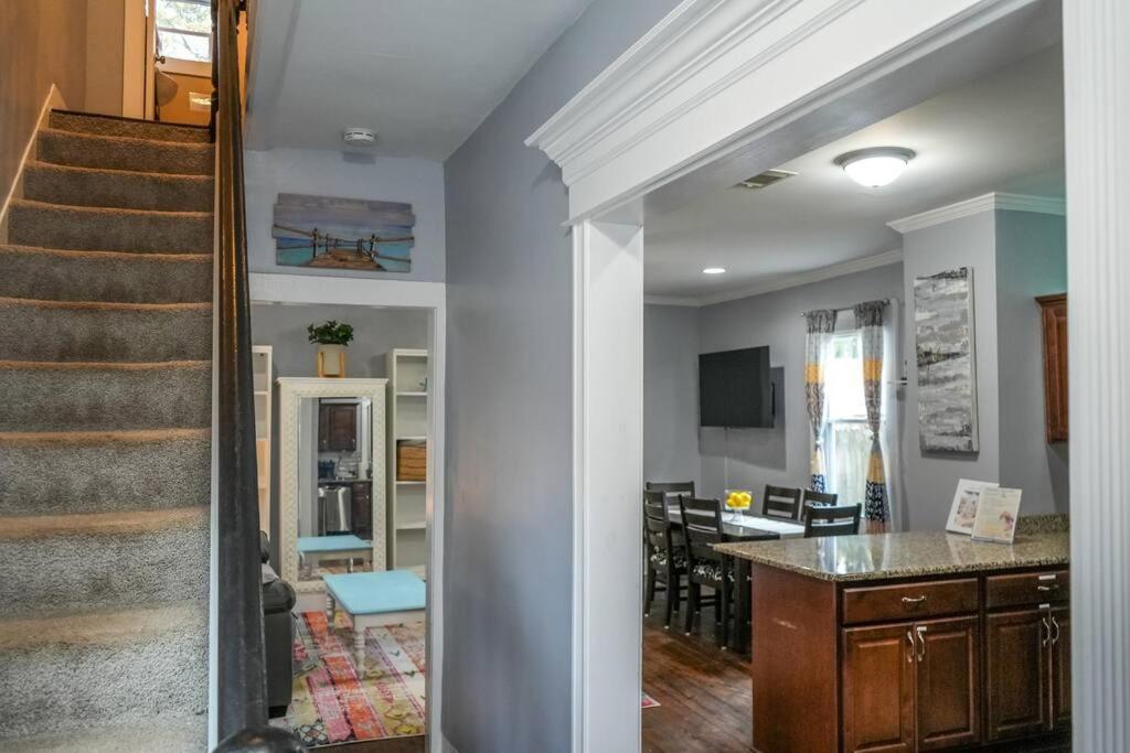Historic Coastal Haven- Pet Friendly Fast Wi-Fi Villa Norfolk Exterior photo