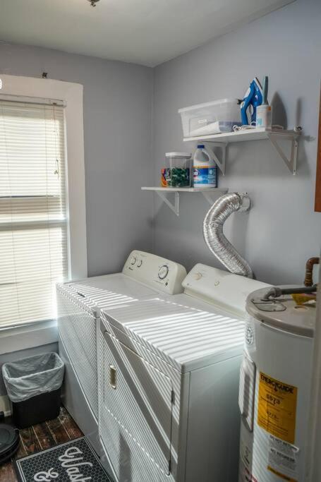Historic Coastal Haven- Pet Friendly Fast Wi-Fi Villa Norfolk Exterior photo
